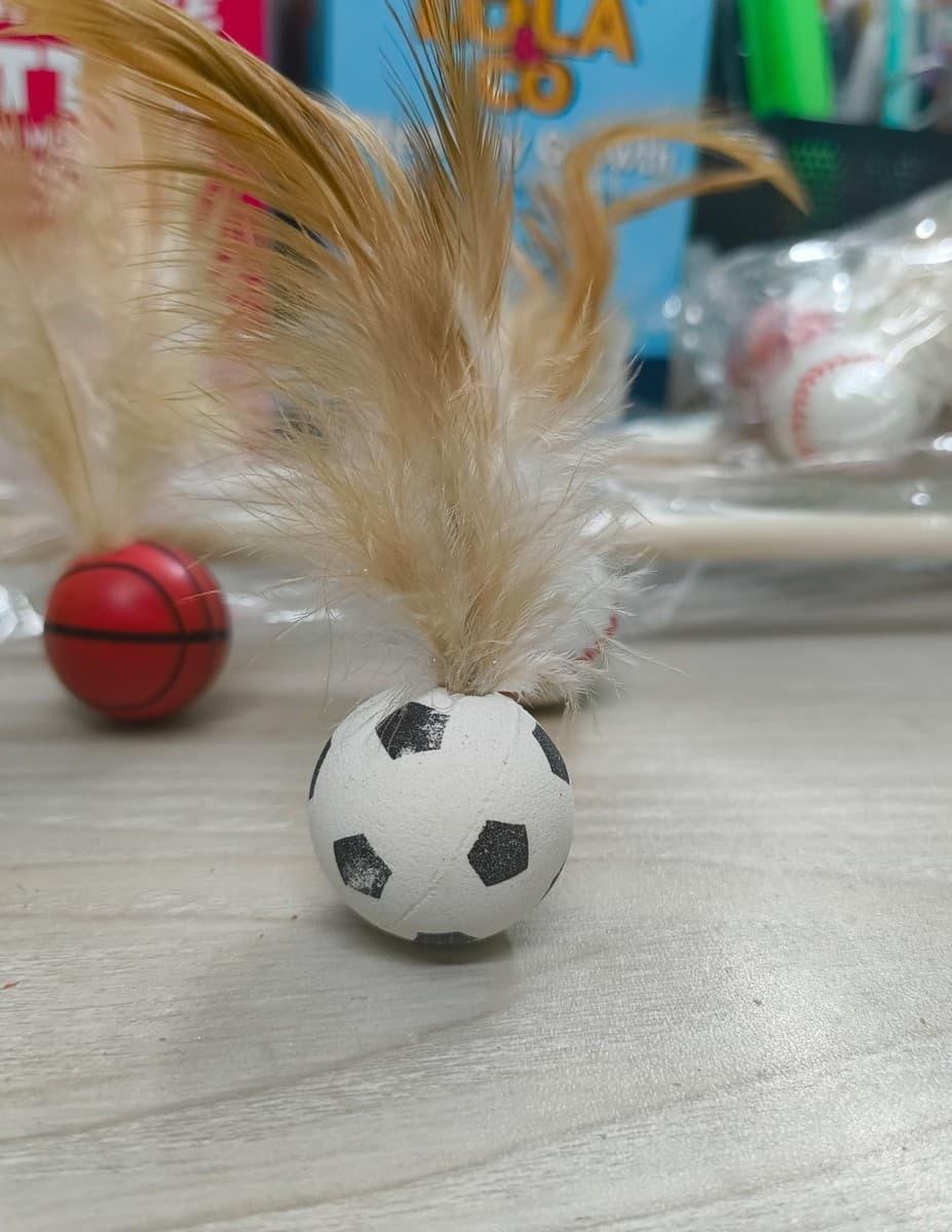 Heavy Round Golf Ball with Feathers 1 Pcs