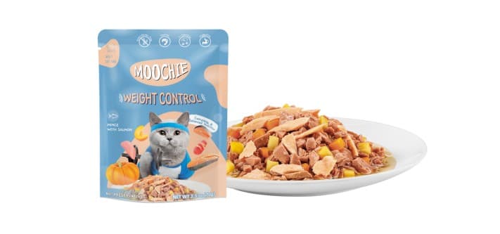 Moochie Pouch Adult Cat Food Mince with Salmon Weight Control 70g